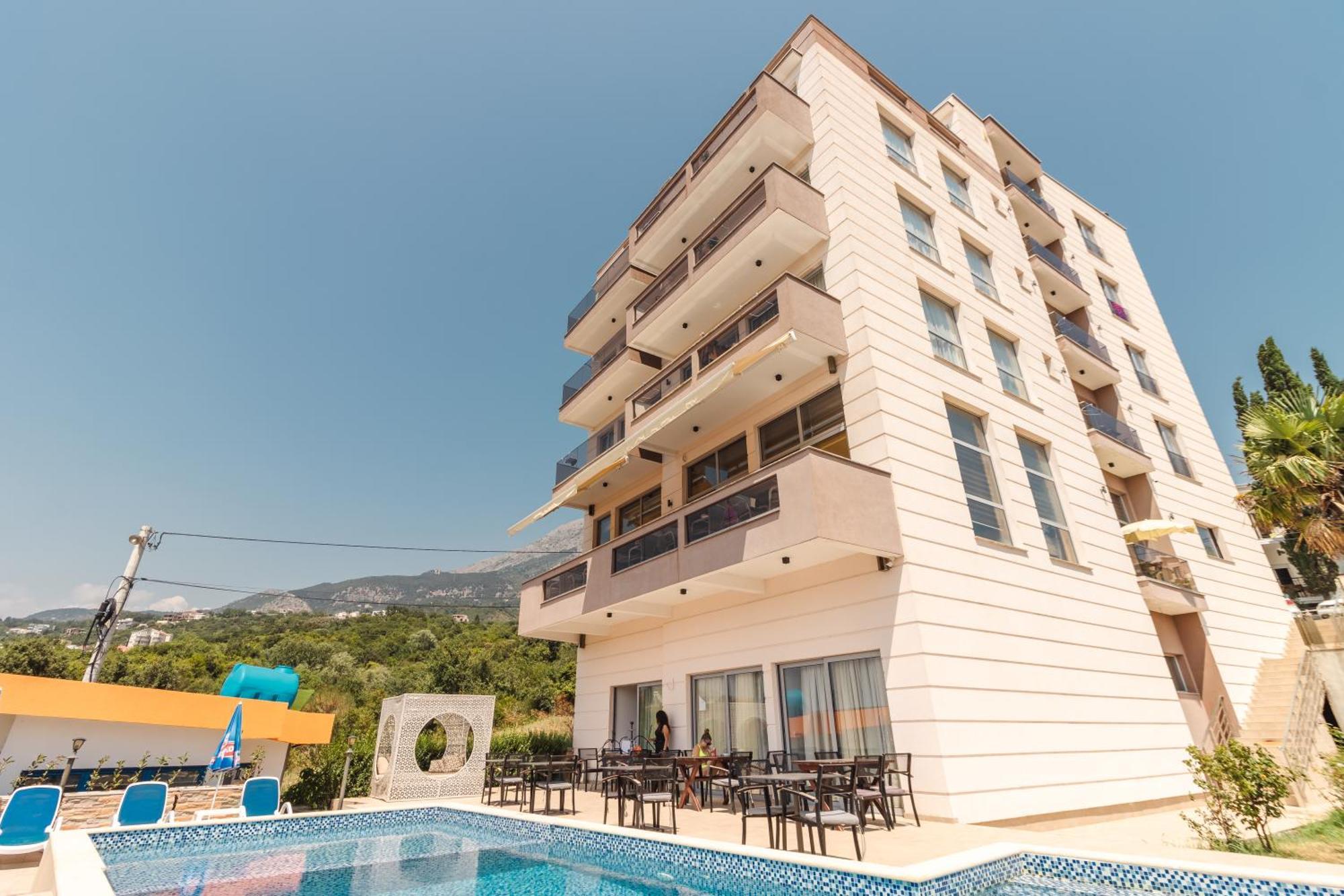 Lux Hotel M Добра-Вода Экстерьер фото